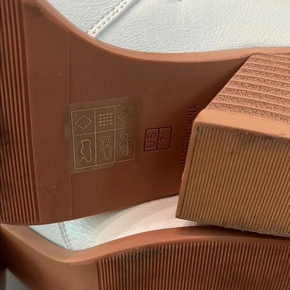 New White Leather Western-Style Women's Boots - Picture 13 of 15